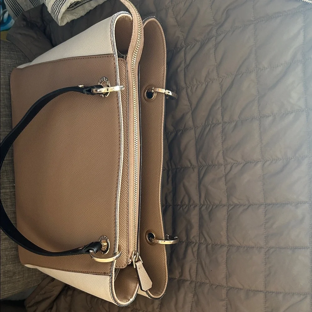 GUESS Beige and Cream Shoulder Bag - Picture 7 of 7